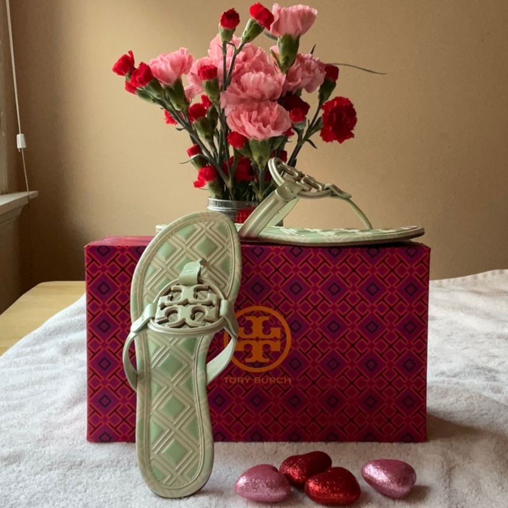 💚 TORY BURCH METAL MILLER SANDALS 💚 - Picture 11 of 16